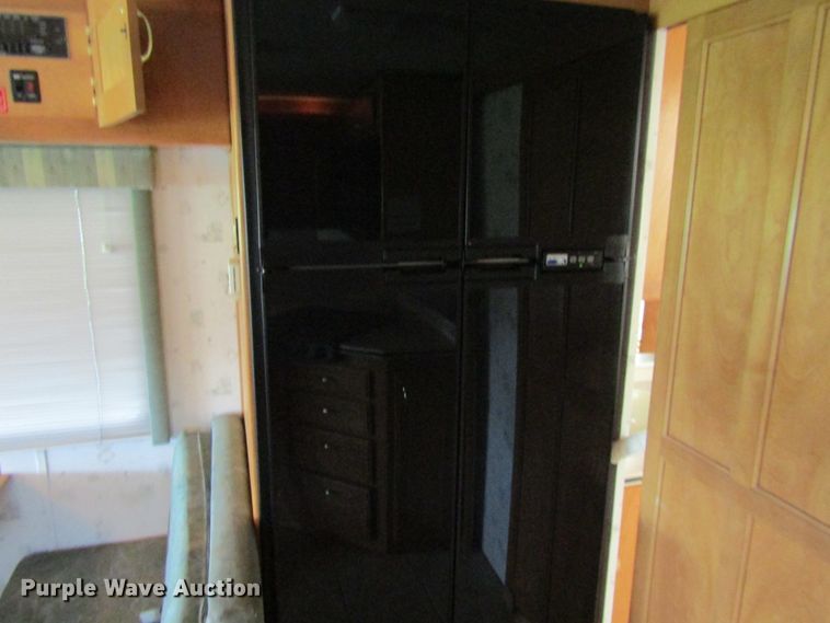 image for item FD9476 2000 Magnum Zanzibar Safari  rv