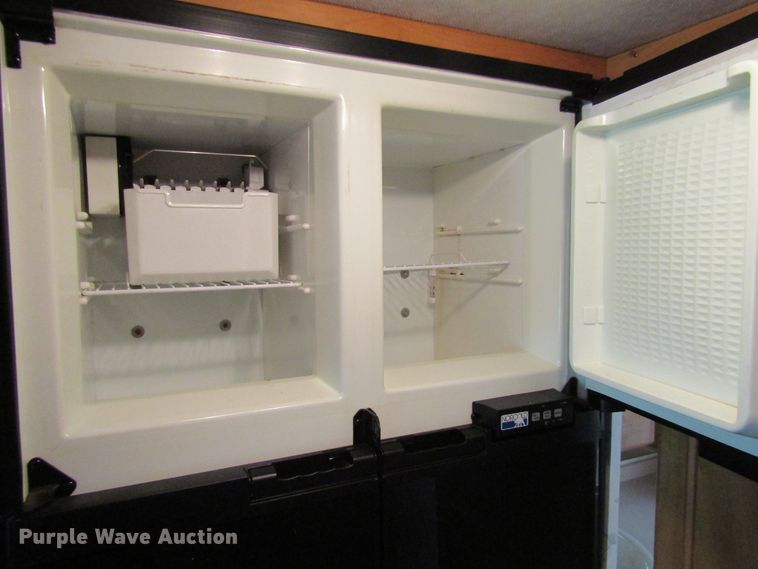 image for item FD9476 2000 Magnum Zanzibar Safari  rv