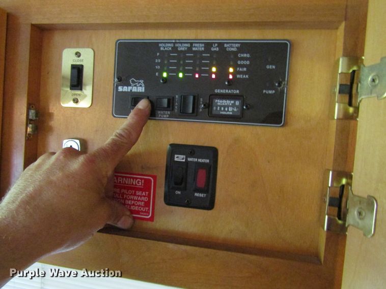 image for item FD9476 2000 Magnum Zanzibar Safari  rv