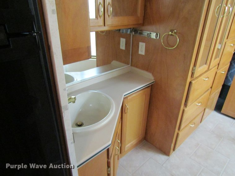 image for item FD9476 2000 Magnum Zanzibar Safari  rv