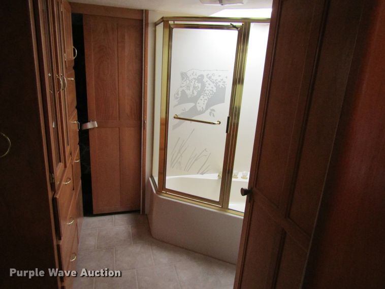 image for item FD9476 2000 Magnum Zanzibar Safari  rv