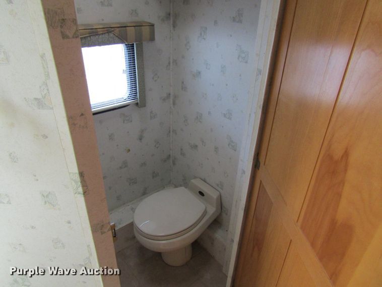 image for item FD9476 2000 Magnum Zanzibar Safari  rv