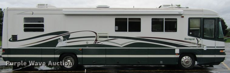 image for item FD9477 2000 Damon Escaper  rv