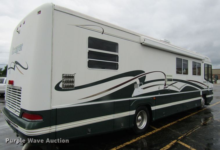 image for item FD9477 2000 Damon Escaper  rv