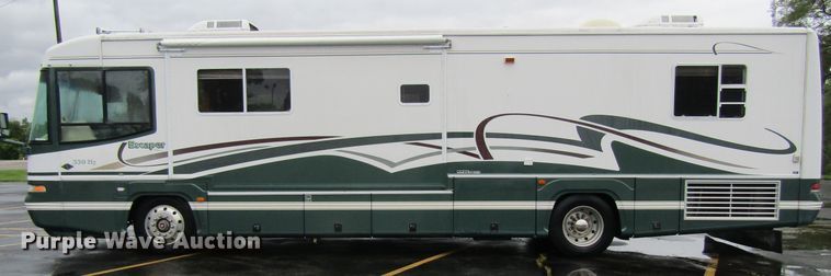 image for item FD9477 2000 Damon Escaper  rv