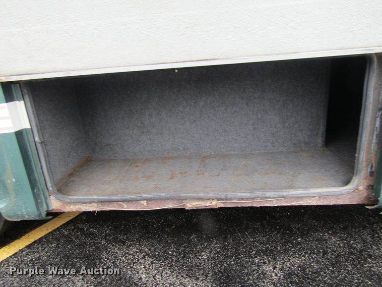 image for item FD9477 2000 Damon Escaper  rv