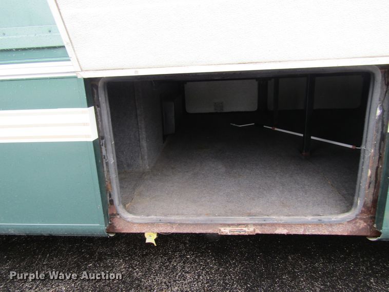 image for item FD9477 2000 Damon Escaper  rv