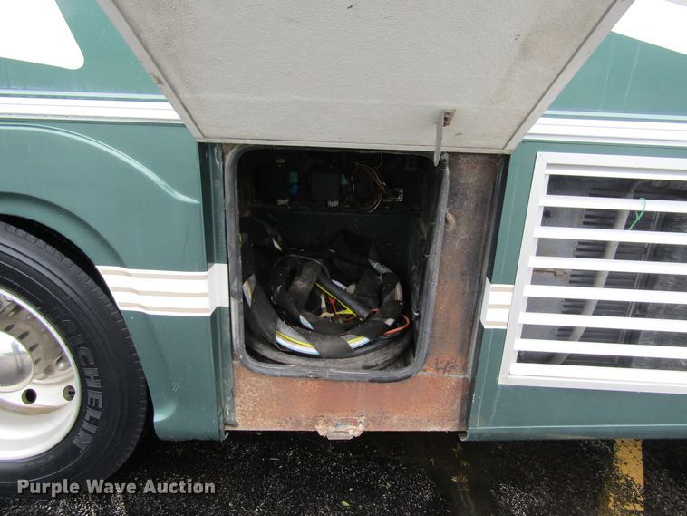 image for item FD9477 2000 Damon Escaper  rv