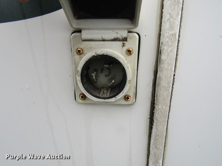 image for item FD9477 2000 Damon Escaper  rv