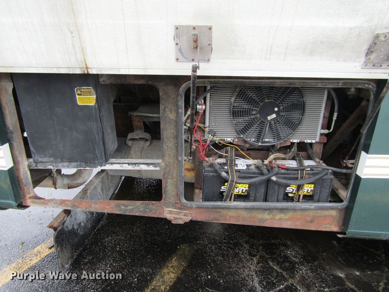 image for item FD9477 2000 Damon Escaper  rv