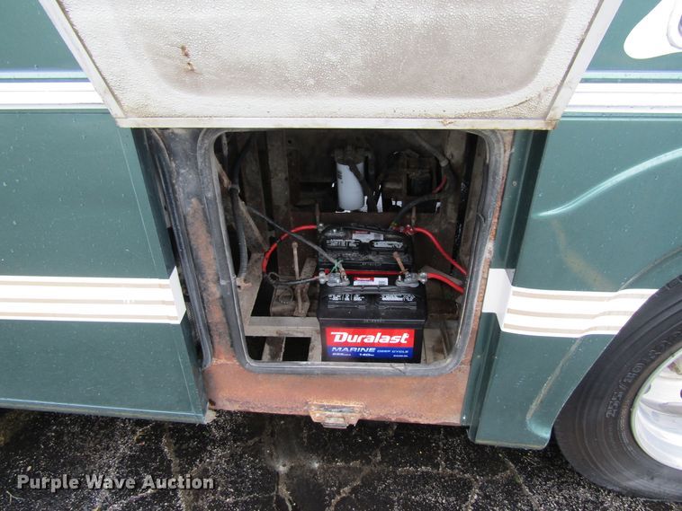 image for item FD9477 2000 Damon Escaper  rv