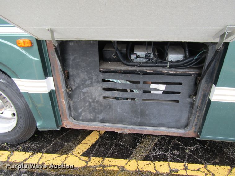 image for item FD9477 2000 Damon Escaper  rv