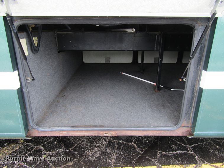 image for item FD9477 2000 Damon Escaper  rv