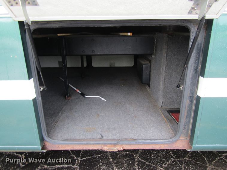 image for item FD9477 2000 Damon Escaper  rv