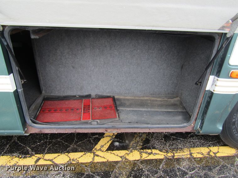 image for item FD9477 2000 Damon Escaper  rv