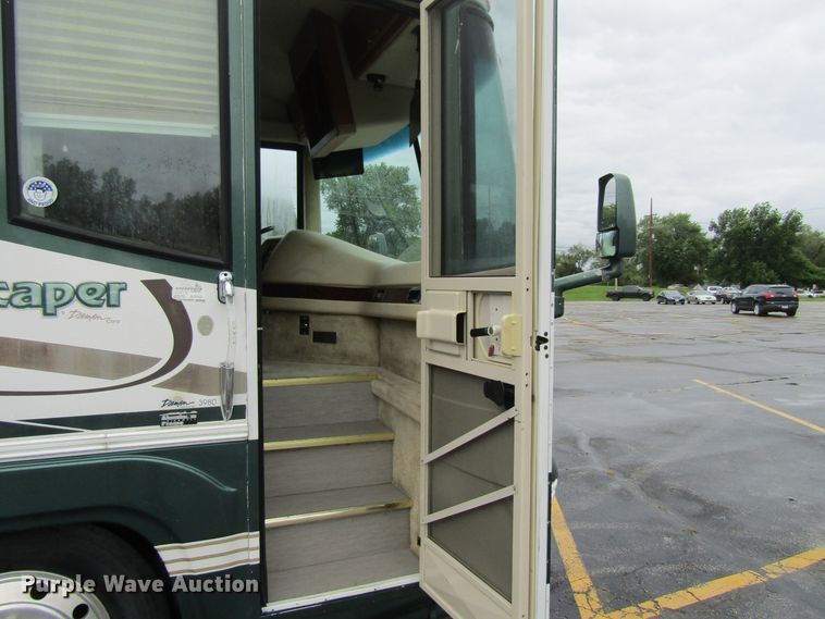 image for item FD9477 2000 Damon Escaper  rv