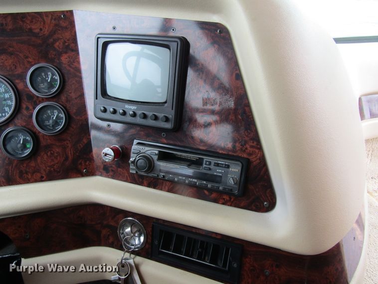 image for item FD9477 2000 Damon Escaper  rv