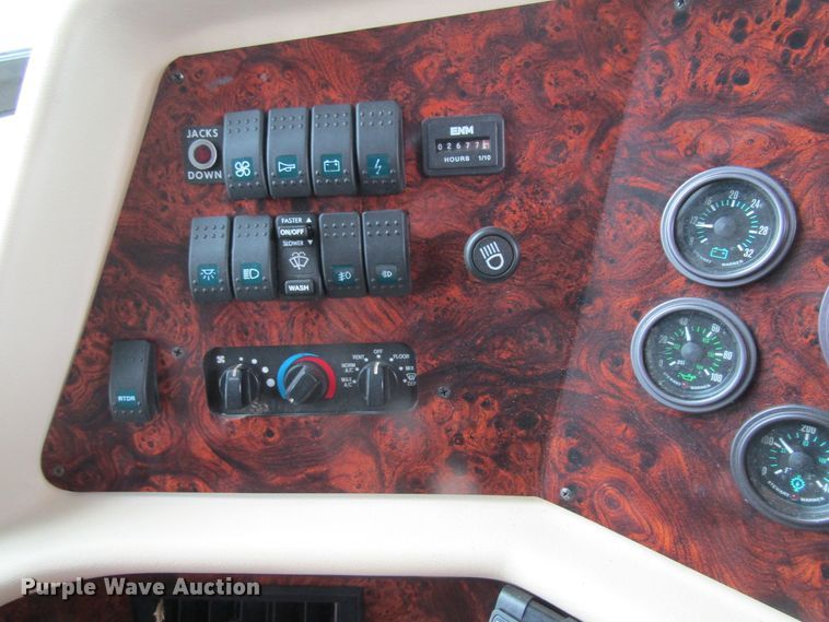 image for item FD9477 2000 Damon Escaper  rv