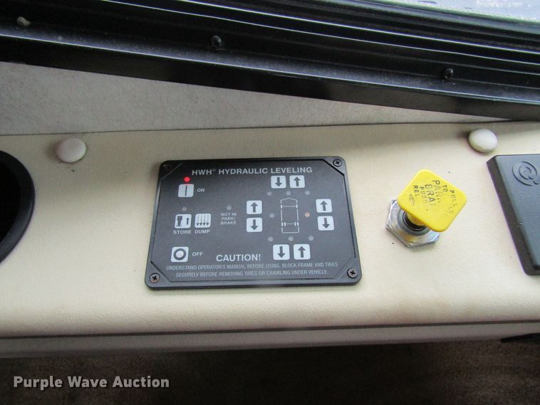 image for item FD9477 2000 Damon Escaper  rv