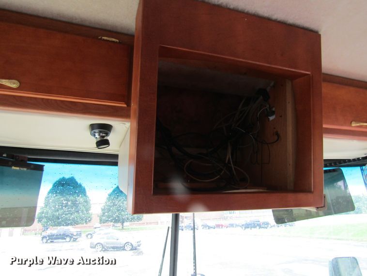 image for item FD9477 2000 Damon Escaper  rv