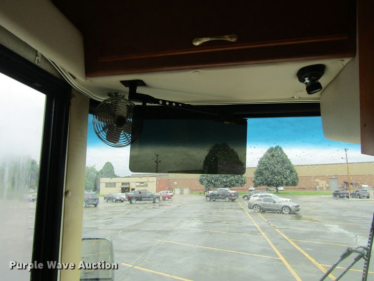 image for item FD9477 2000 Damon Escaper  rv