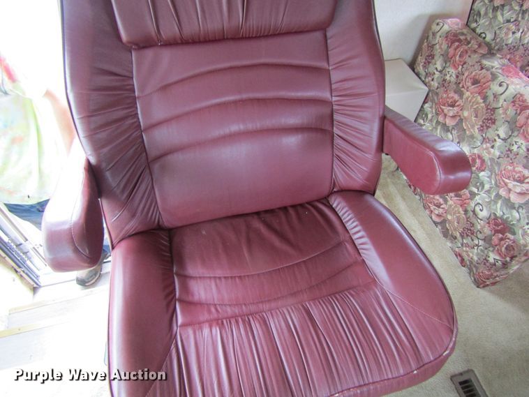 image for item FD9477 2000 Damon Escaper  rv