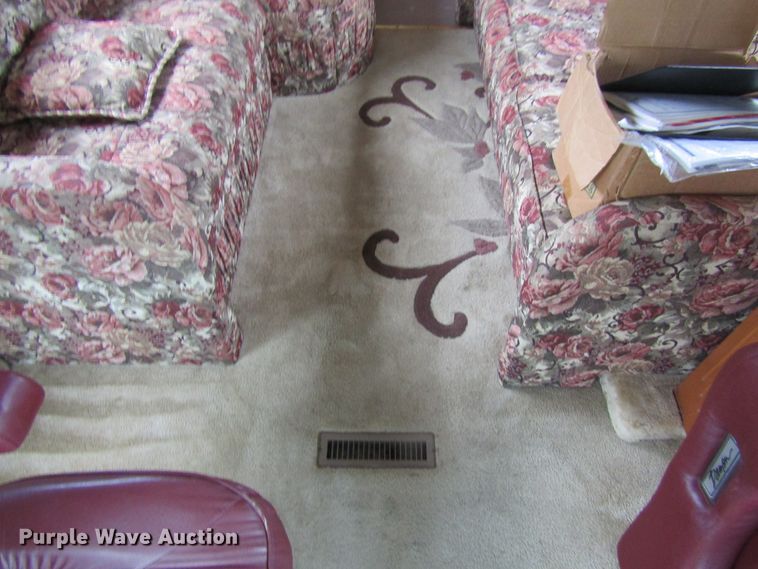 image for item FD9477 2000 Damon Escaper  rv