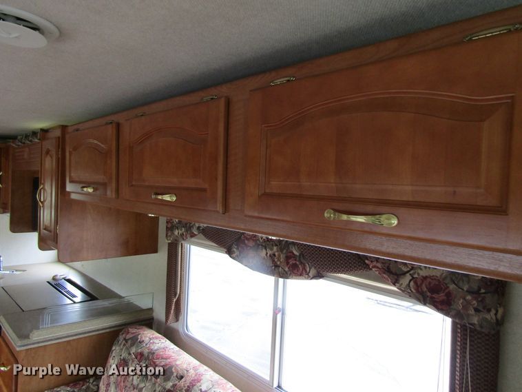 image for item FD9477 2000 Damon Escaper  rv