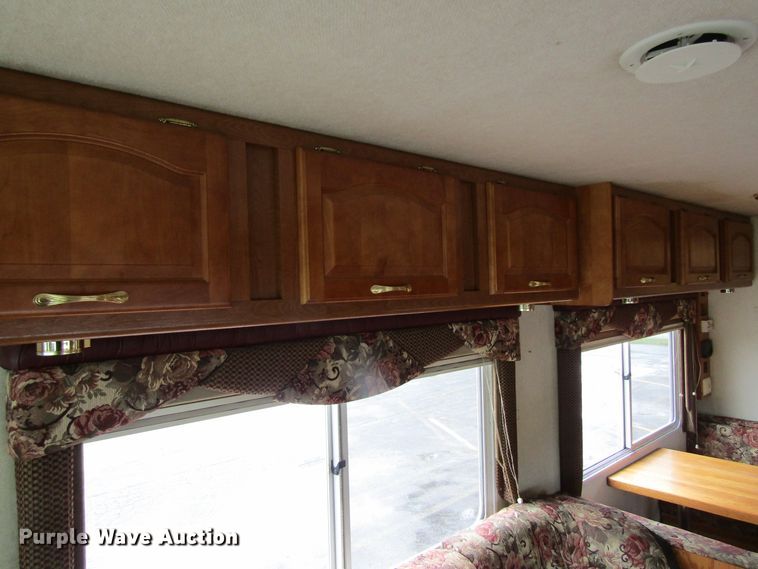 image for item FD9477 2000 Damon Escaper  rv