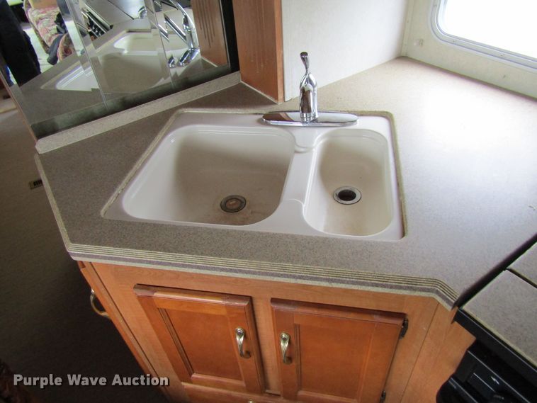 image for item FD9477 2000 Damon Escaper  rv