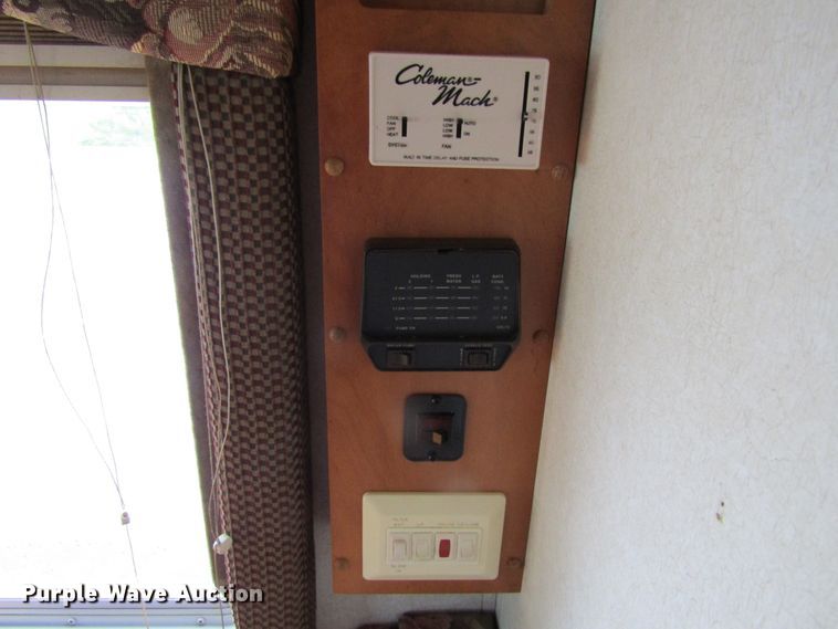 image for item FD9477 2000 Damon Escaper  rv