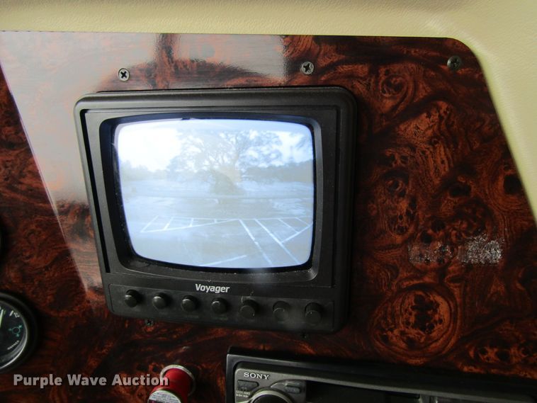 image for item FD9477 2000 Damon Escaper  rv