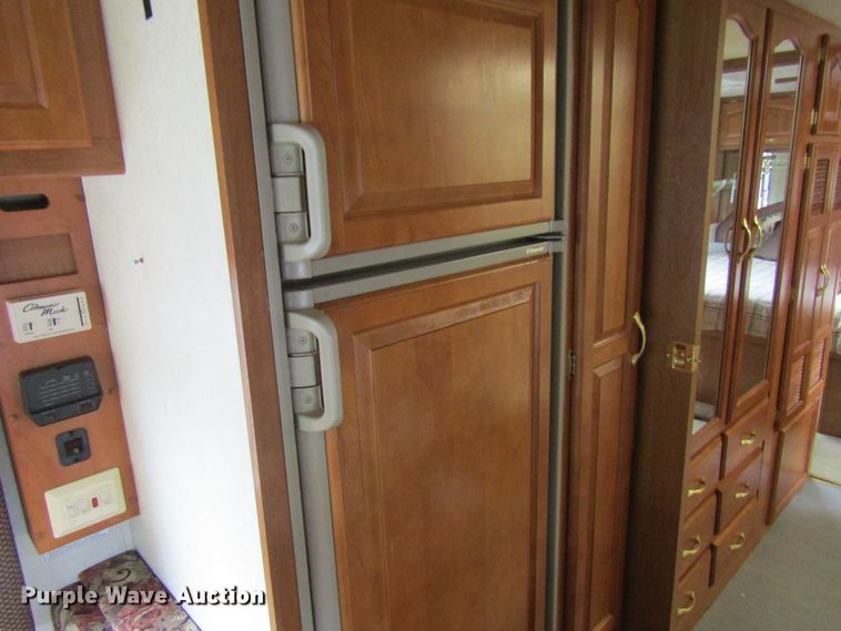 image for item FD9477 2000 Damon Escaper  rv