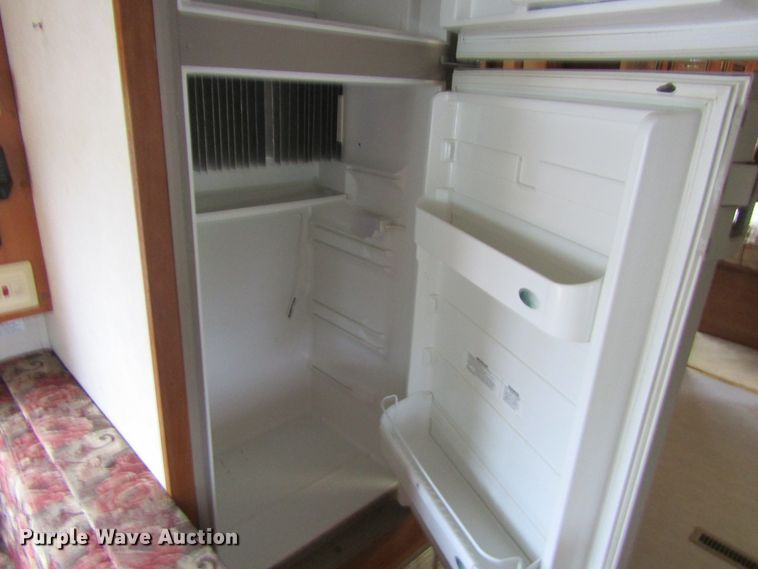 image for item FD9477 2000 Damon Escaper  rv