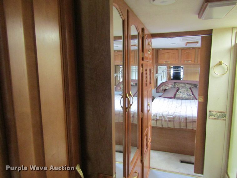 image for item FD9477 2000 Damon Escaper  rv