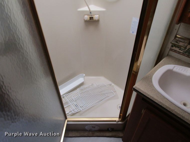 image for item FD9477 2000 Damon Escaper  rv