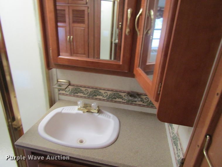 image for item FD9477 2000 Damon Escaper  rv