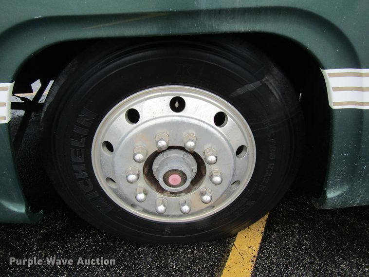 image for item FD9477 2000 Damon Escaper  rv