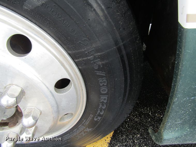 image for item FD9477 2000 Damon Escaper  rv