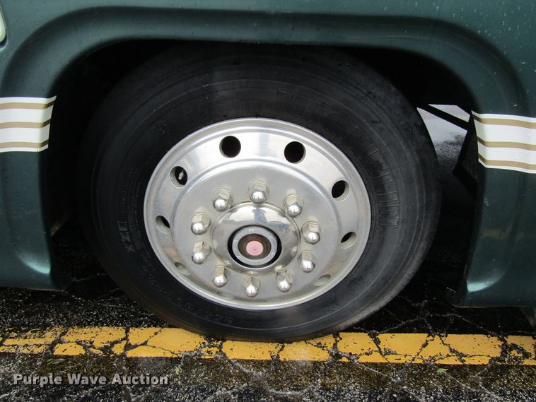 image for item FD9477 2000 Damon Escaper  rv