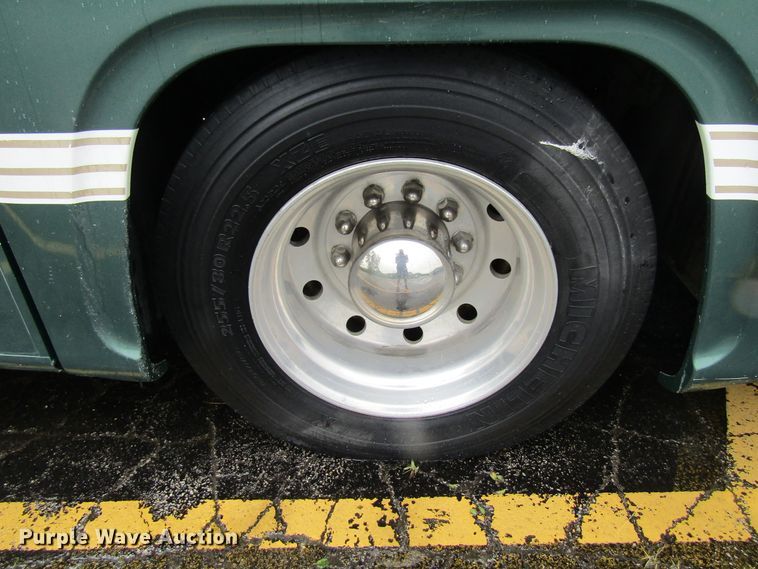 image for item FD9477 2000 Damon Escaper  rv