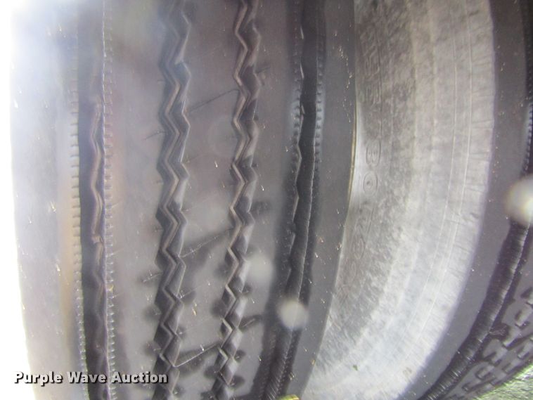 image for item FD9477 2000 Damon Escaper  rv