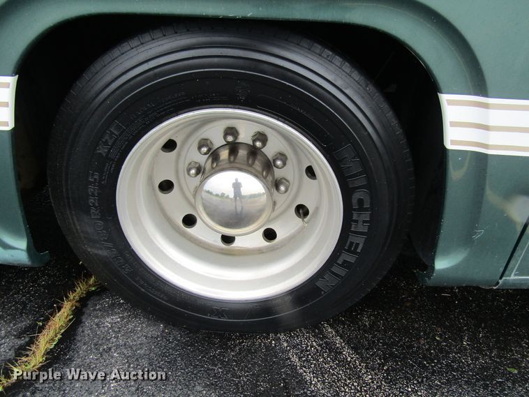 image for item FD9477 2000 Damon Escaper  rv