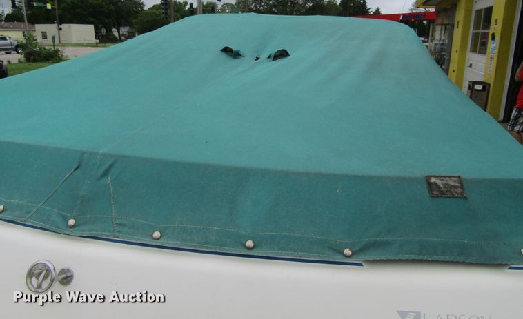 image for item FD9480 1993 Larson  boat
