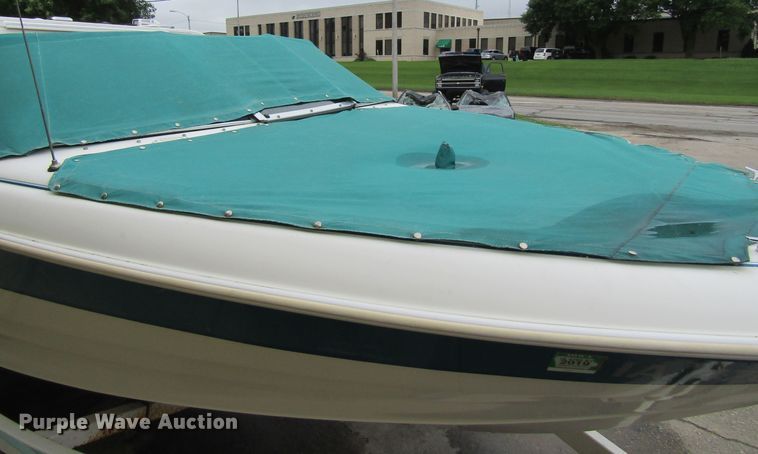 image for item FD9480 1993 Larson  boat