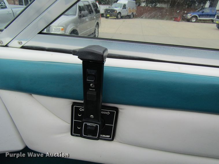 image for item FD9480 1993 Larson  boat
