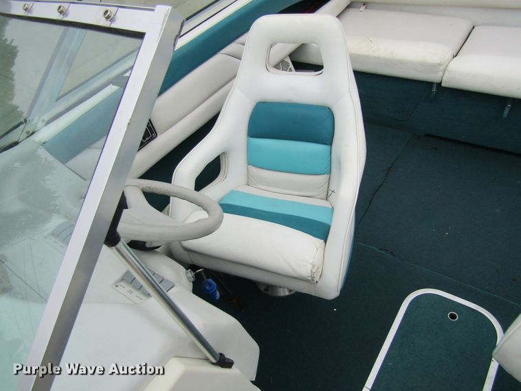 image for item FD9480 1993 Larson  boat