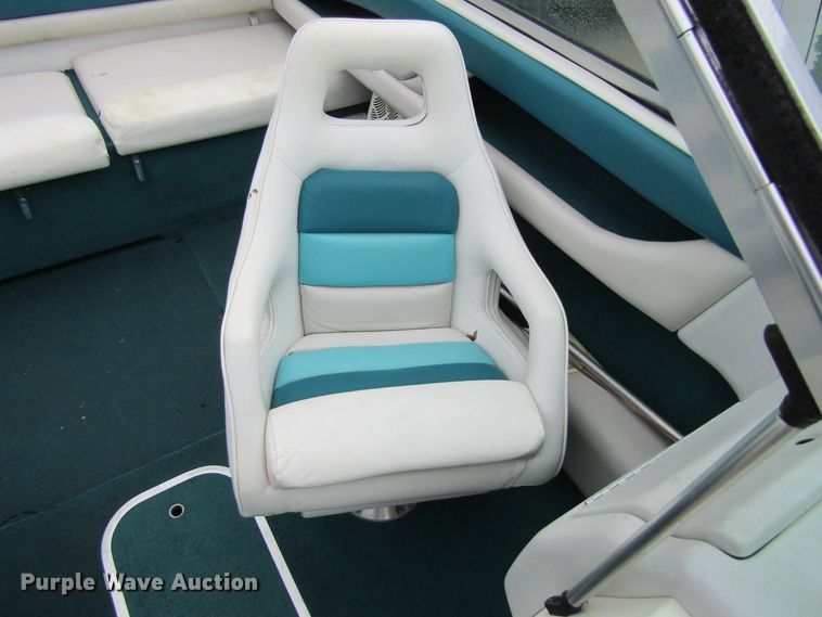 image for item FD9480 1993 Larson  boat