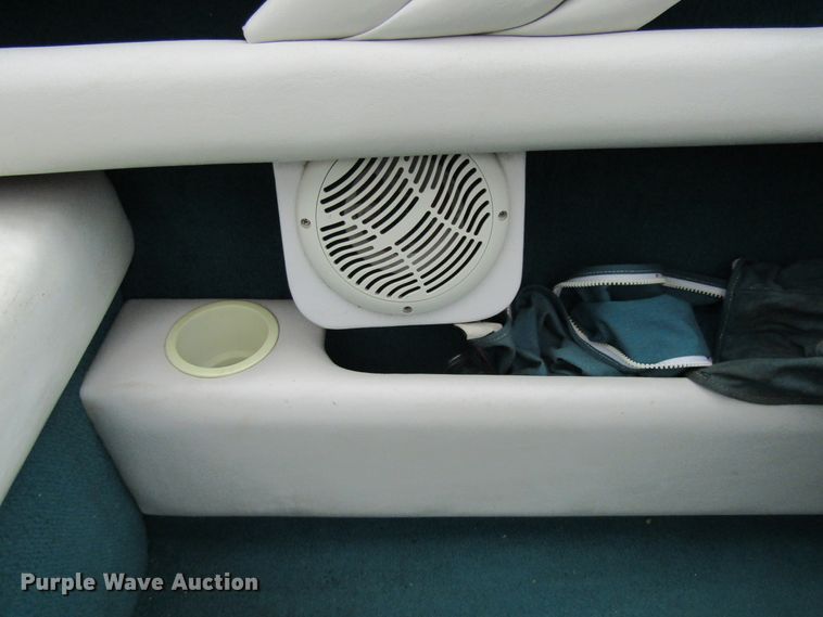 image for item FD9480 1993 Larson  boat