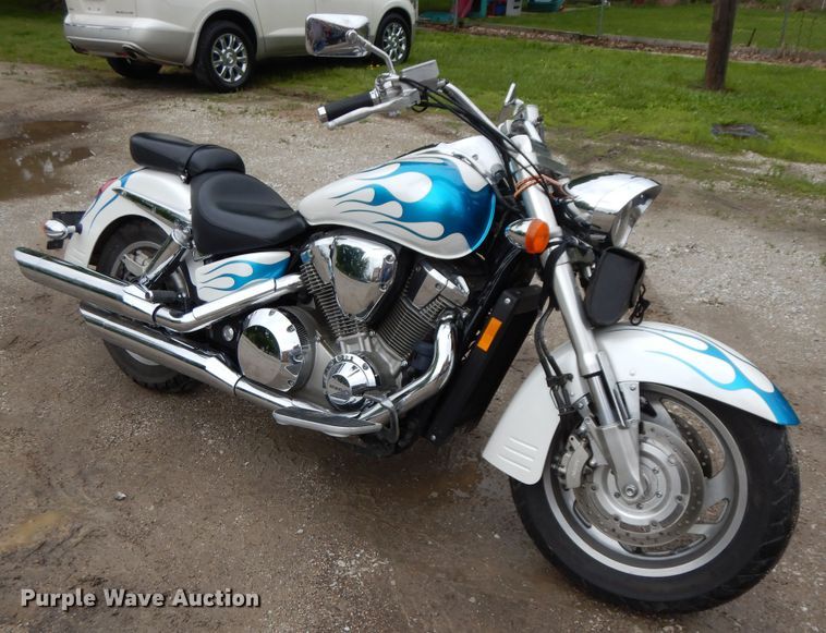 image for item FP9753 2002 Honda VTX1800R motorcycle